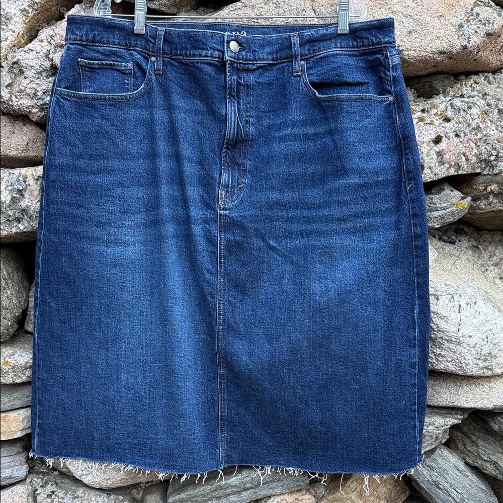 💙 a.n.a High-Rise Denim Skirt – Women’s Size 18 – Raw Hem 💙